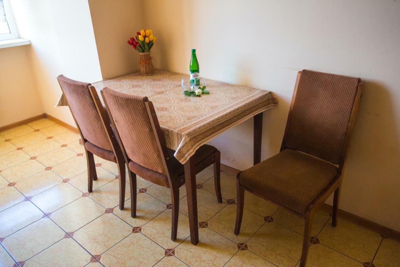 Like On Zaliznychna 9 Apartment