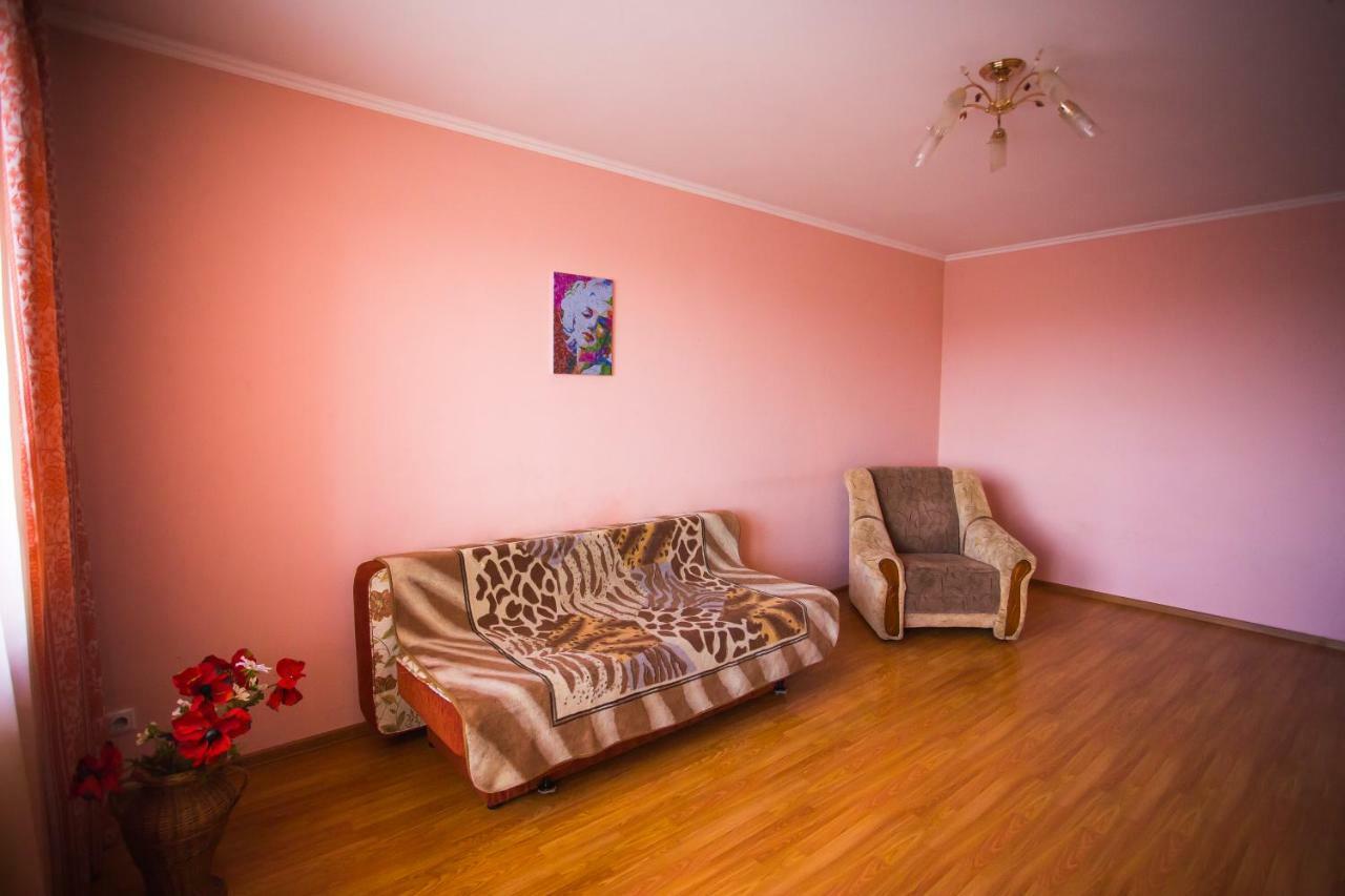 Like On Zaliznychna 9 Apartment